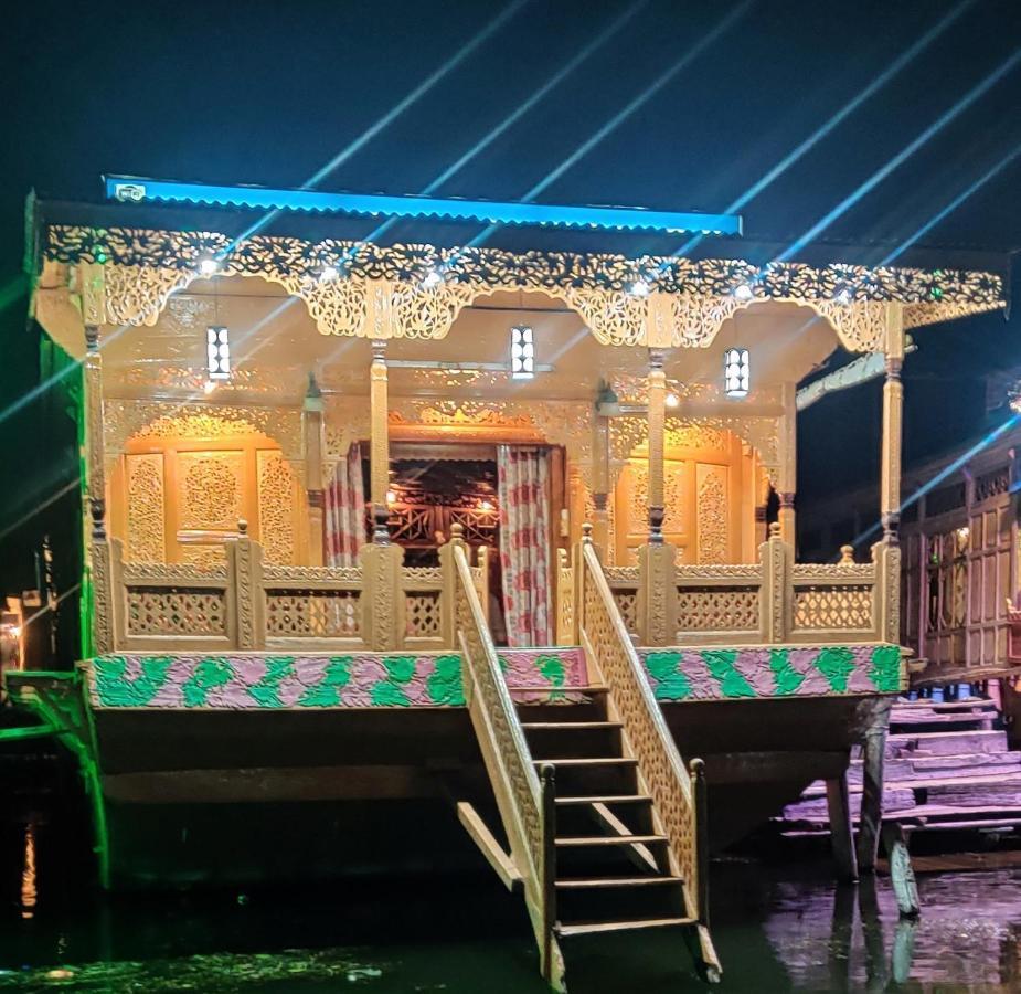 ホテルRoyal Houseboat Srīnagar エクステリア 写真