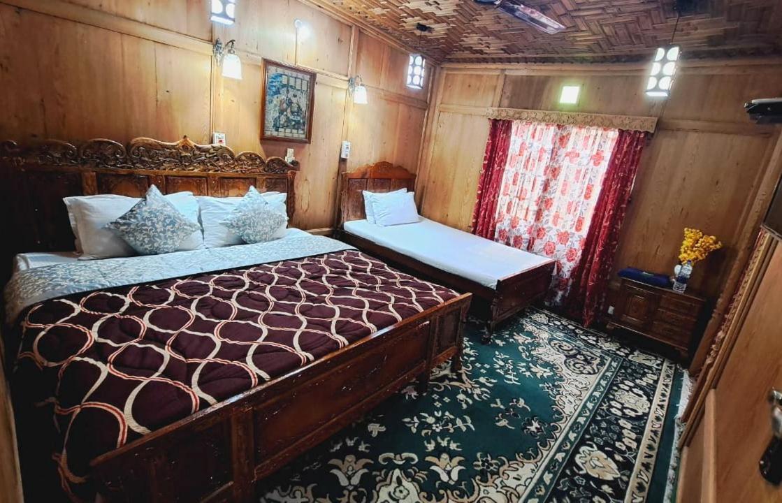 ホテルRoyal Houseboat Srīnagar エクステリア 写真